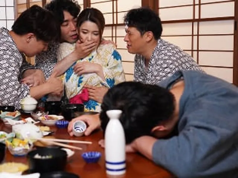 đưa bà xã đi suối nước nóng, chồng yêu không biết người vợ bị người khác đụ sấp mặt