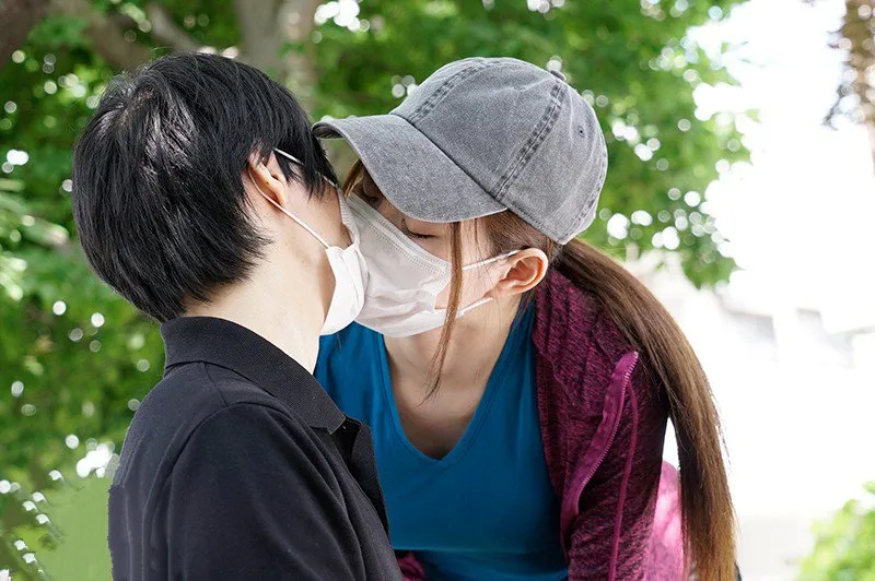 Chuyện tình của akari mitani với tình nhân quen qua mạng trong mùa covid