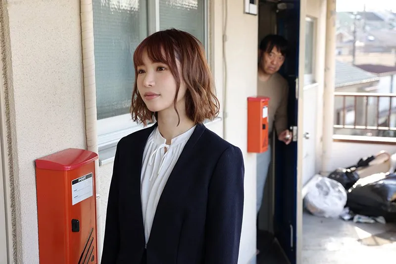 Gã gần nhà biến thái thường xuyên nghe tiếng rên của đôi người vợ chồng trẻ cạnh bên