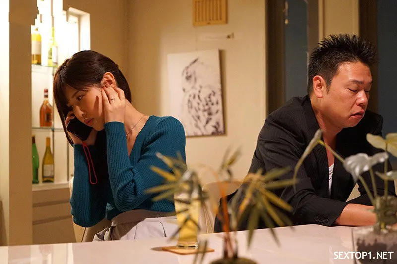 Chồng yêu yếu, vợ tìm đến nhân tình củ