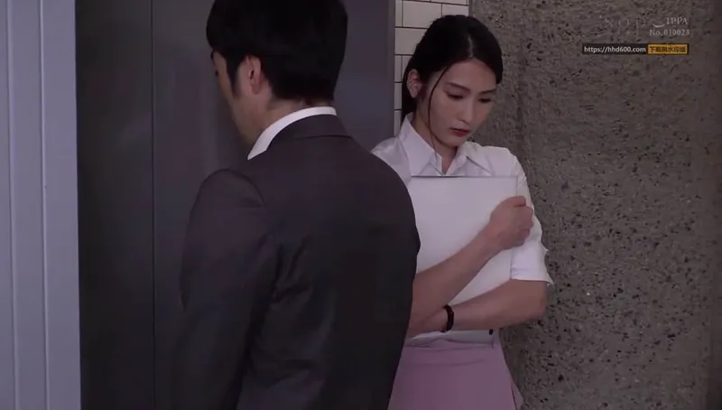 Em thư ký tội nghiệp bị cấp trên bắt vào nhà nghỉ phục vụ đối tác