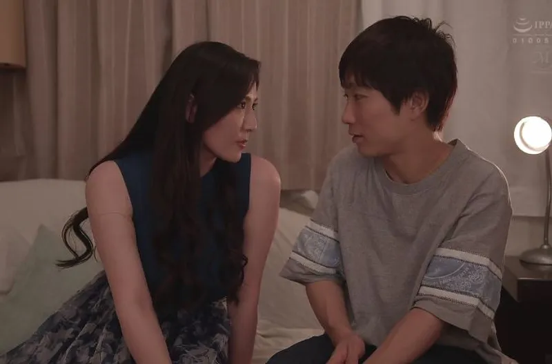 Chồng yêu lạnh nhạt, cô vợ uống rượu rồi vụng trộm với cậu sinh viên trẻ